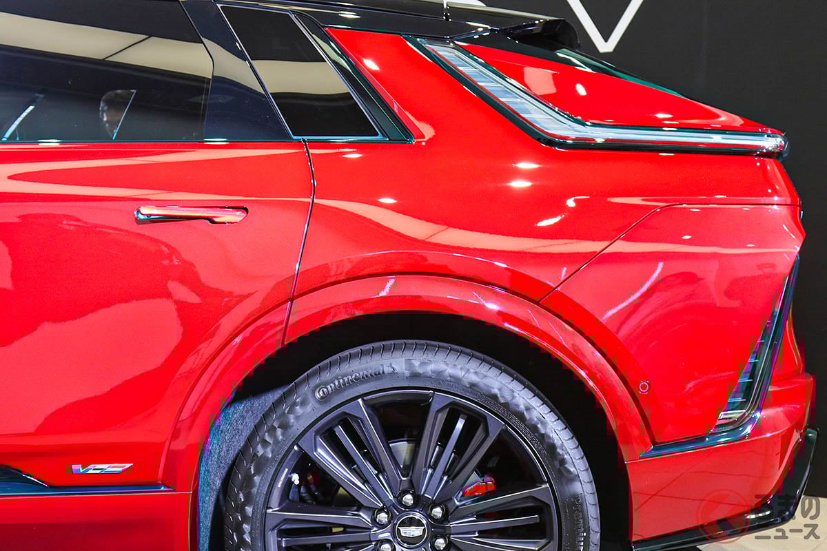 真っ赤なっボディがイイ! SUVスポーツカー!