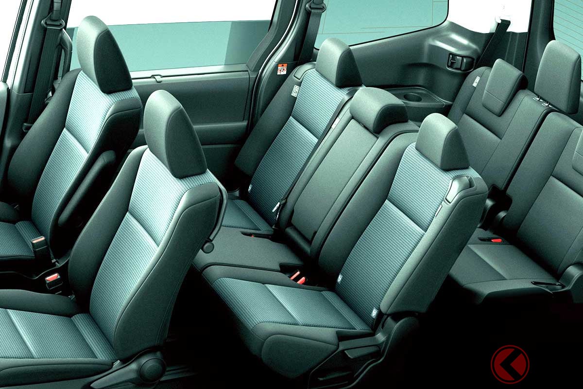 トヨタ「ノア X 2WD」(内装色:ダークグレー)