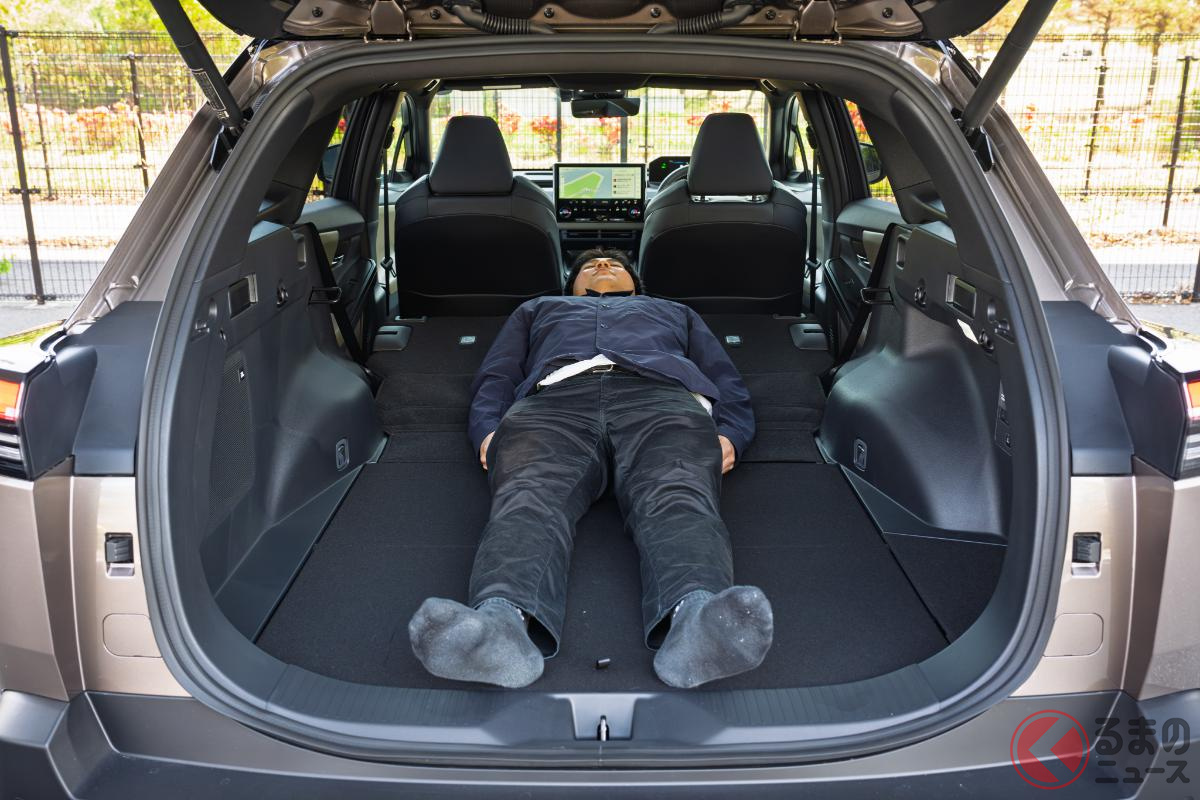 bZ4Xツーリングの荷室の広さはなかなか