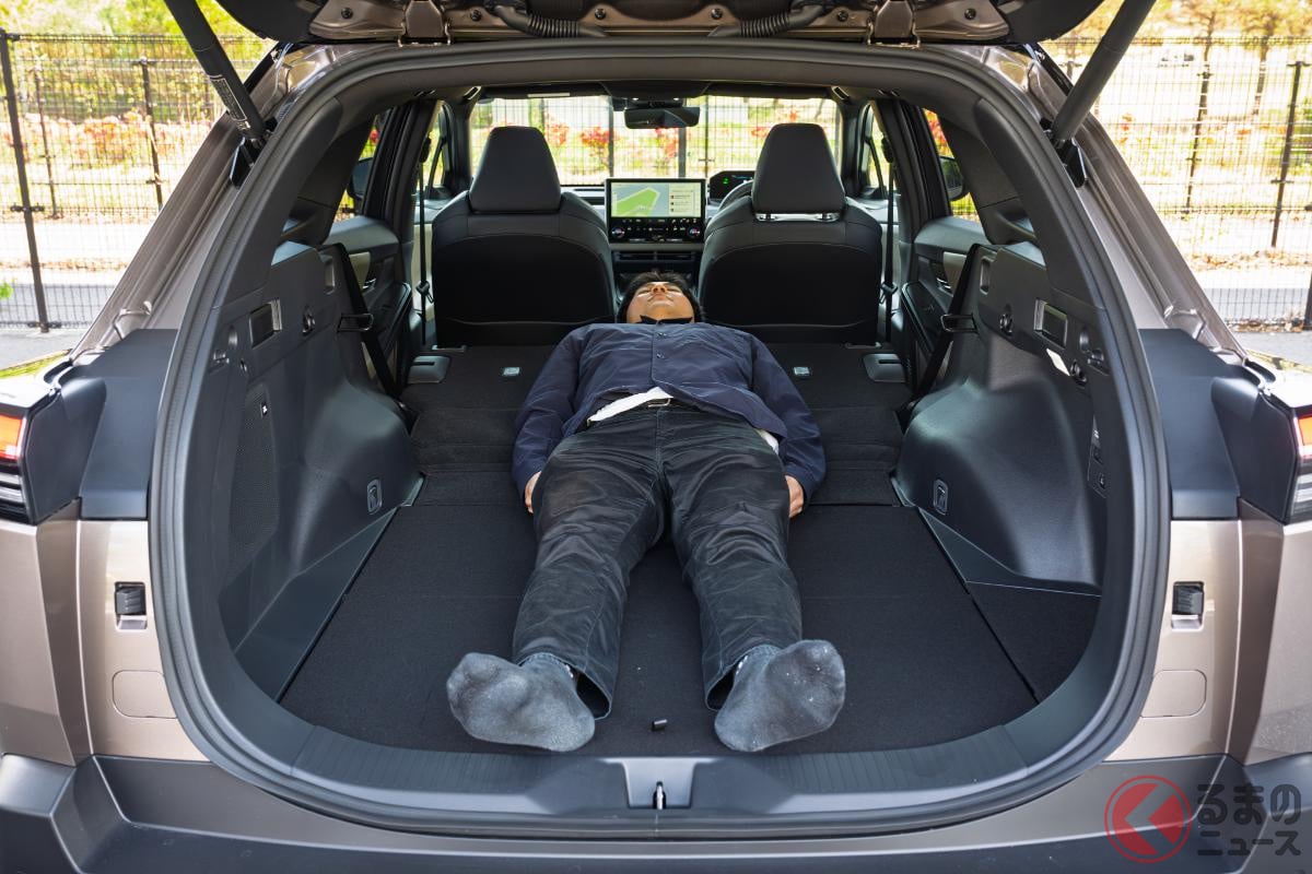 bZ4Xツーリングの荷室の広さはなかなか