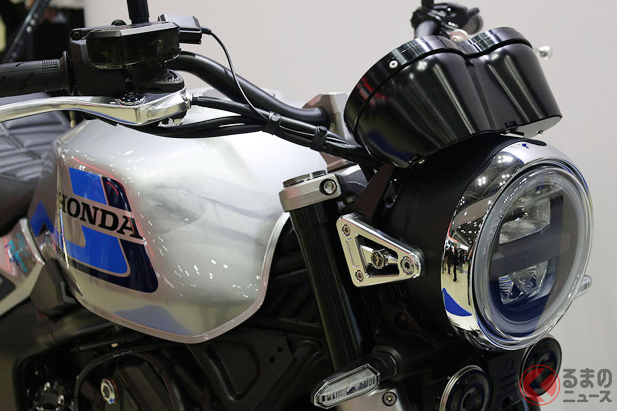 TSRが開発したホンダ「CB1000F」用バレットタイプメーターカバー装着イメージ