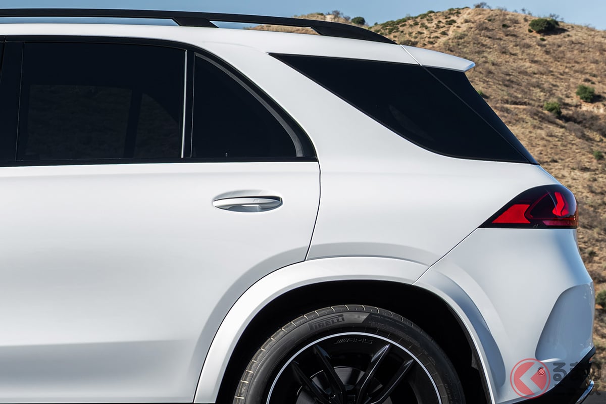 V8ツインターボエンジンはフラットプレーンクランクシャフトを採用し、スポーツカーのようなレスポンスを手に入れた