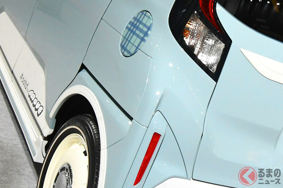 ブルー×ホワイトのツートーンが、日常の風景に自然と馴染むエクステリア