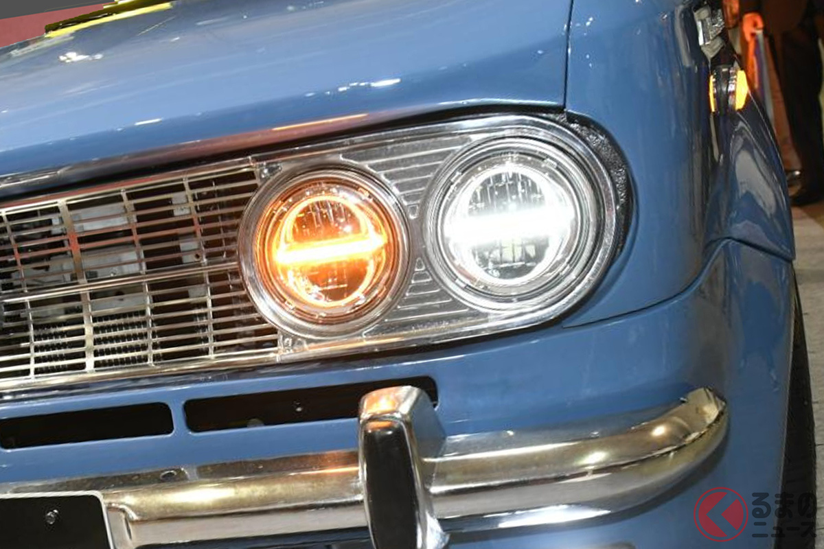 往年の名車の顔つきを大胆に融合した、インパクト抜群のフロント