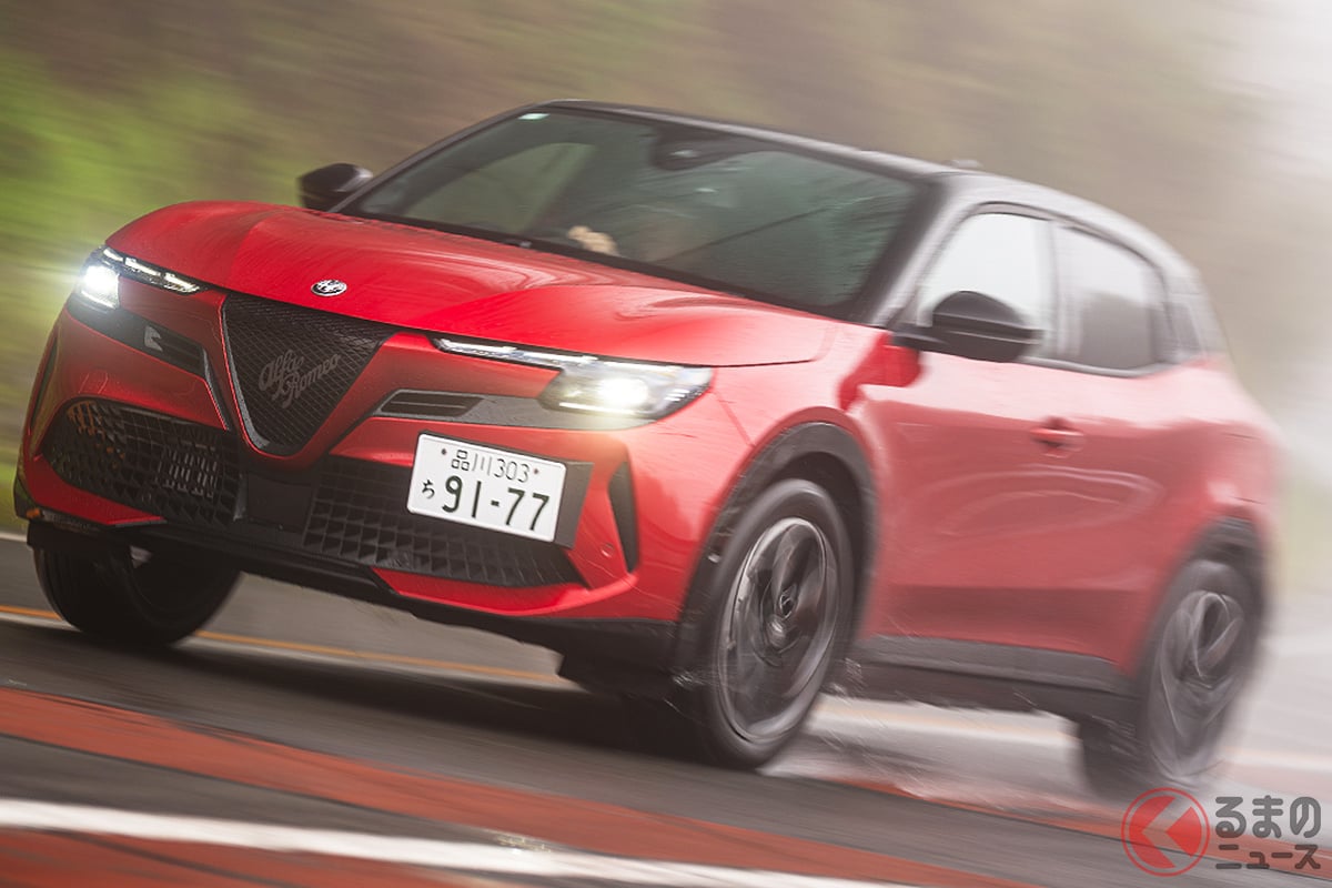 コンパクトでも妥協なし。アルファロメオらしい造形美が息づいている。