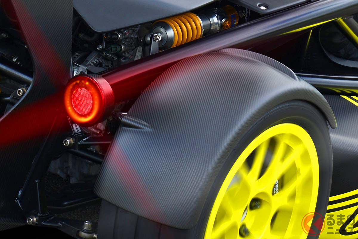 525馬力の2リッター直列4気筒ターボエンジンをミッドシップに搭載!