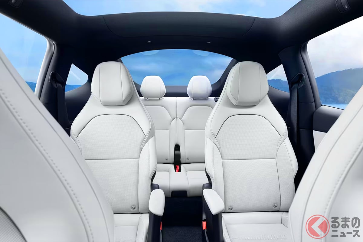 ミニバンのような使い方もできそうな3列シートレイアウト