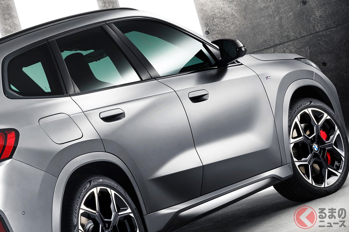 フローズン・ピュア・グレー(メタリック)の新「“四駆”スポーティSUV」