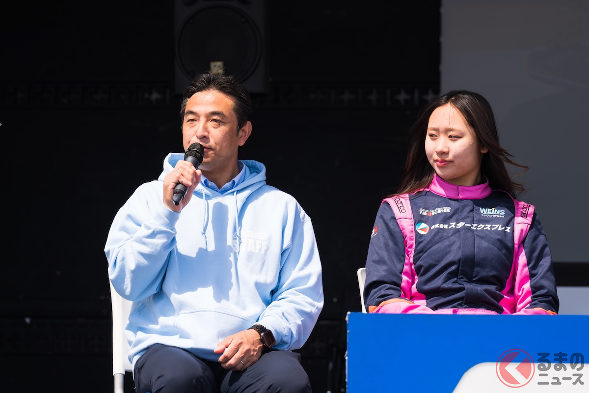 RAYSアンバサダーに就任した白幡勝広氏(左)と、松井沙麗選手(右)