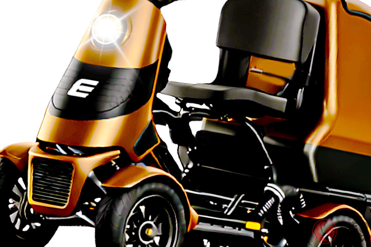 「“免許返納”後にピッタリ!」高級感あふれる「“新型”四輪モデル」発表!