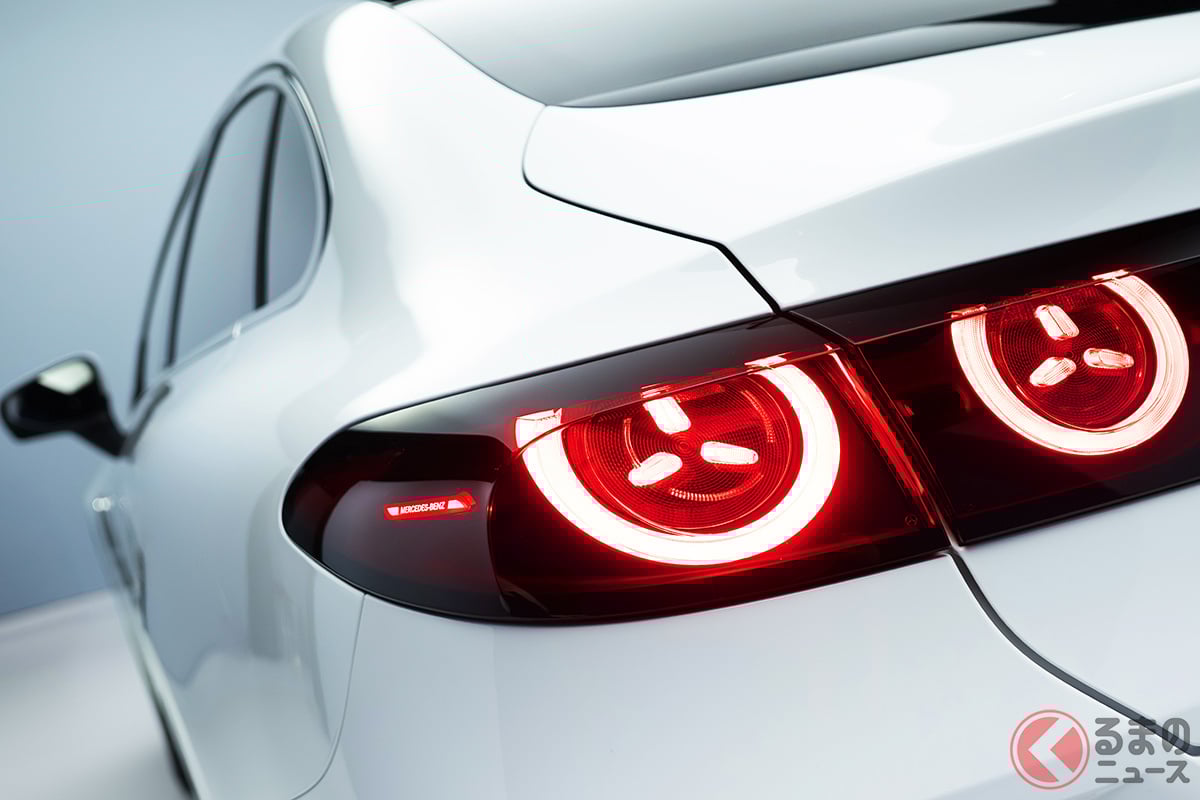 内外装の“光”が凄まじい新型4ドアセダン