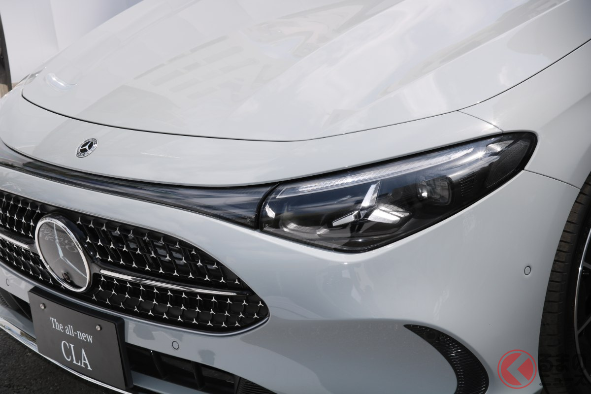 26年夏頃導入予定の「“新型”4ドアクーペ」とは