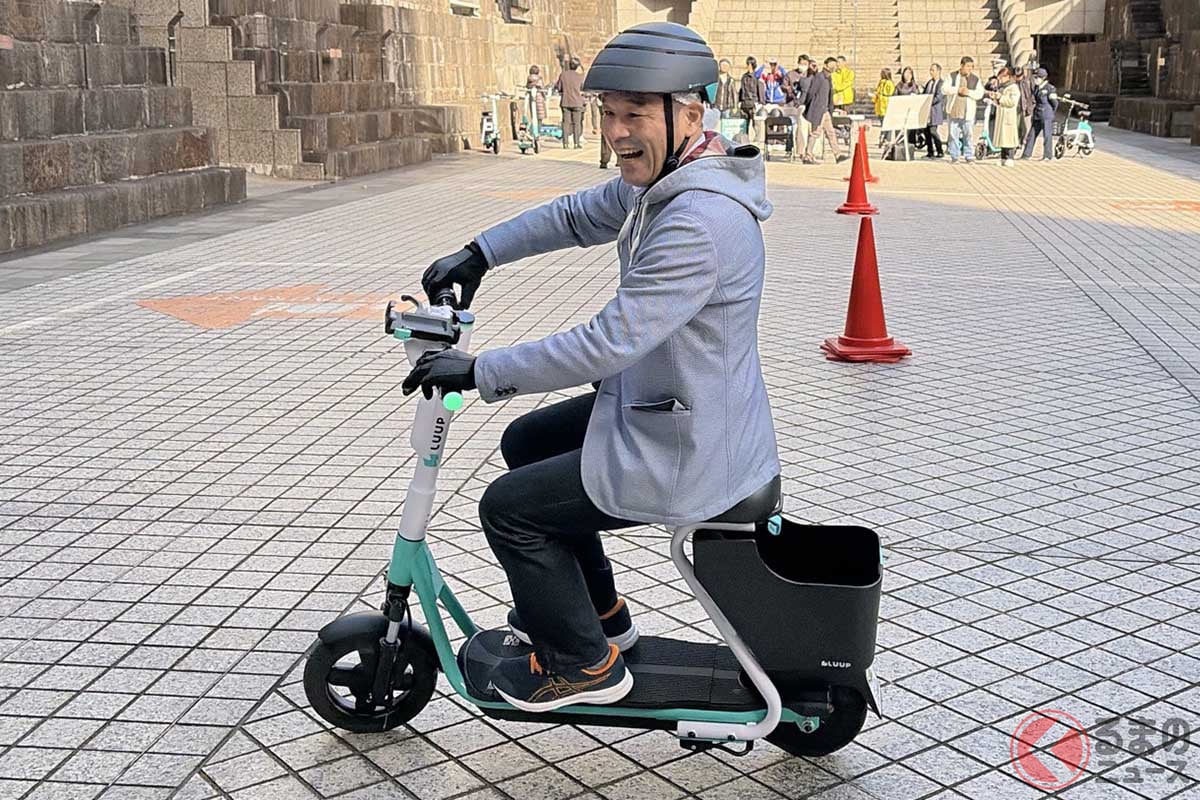 LUUPの新車両「電動シートボード」。100%電気で走る特定原付で、操作性と走行安定性が良く快適な移動が可能です