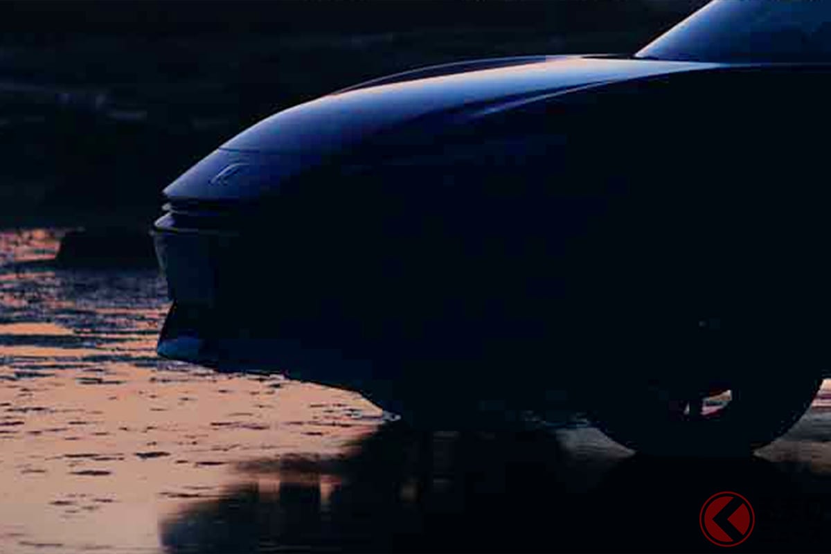 夕暮れに浮かぶクーペのシルエットが映えるティザー画像