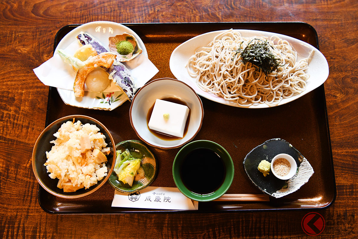 高野山の成慶院でいただいたランチセット。ロングラン試乗の途中に味わうひとときです