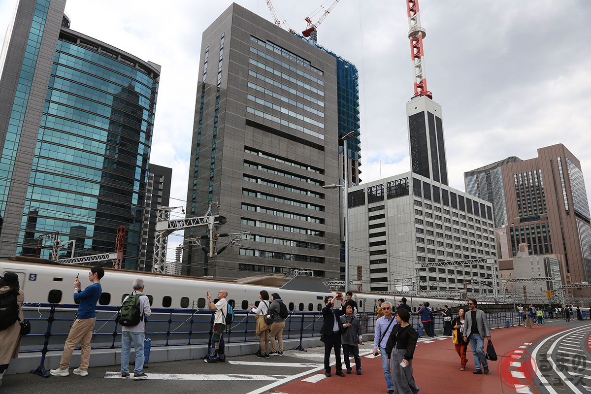 KK線から新幹線ウォッチングを楽しむ人［Roof Park Fes ＆ Walk 2026・2026年4月25日］