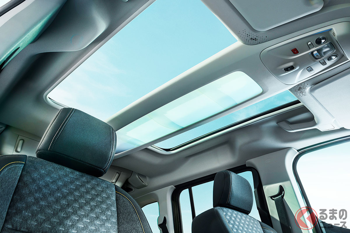 広大ガラスルーフ付きの「リフター」