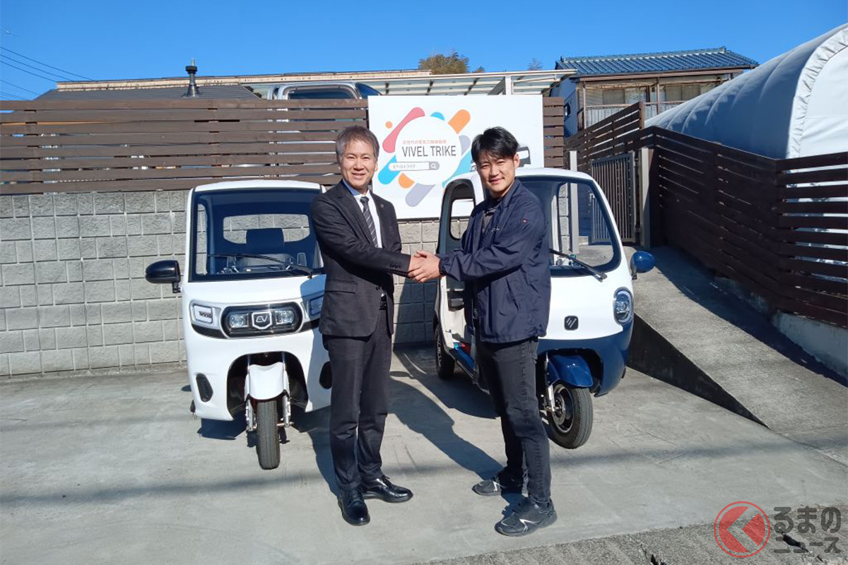 自治体PRの新たな可能性を示すモデルケースとして、今後もますます注目を集めそうです（※真は伊勢原市長の萩原鉄也氏と、バブル代表取締役の鈴木俊介氏）