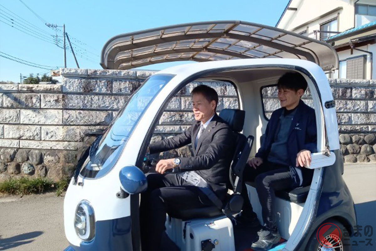 伊勢原市長の萩原鉄也氏も、自らハンドルを握って新型「ビベルCOCO」に試乗！