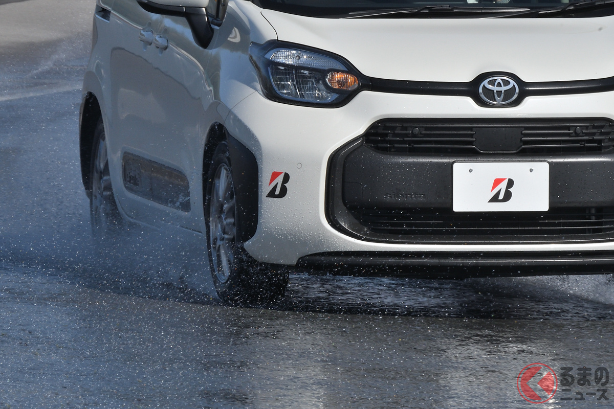 意図的にオーバースピードでコーナーへ進入。フィネッサのコントロール性能の高さに驚いた