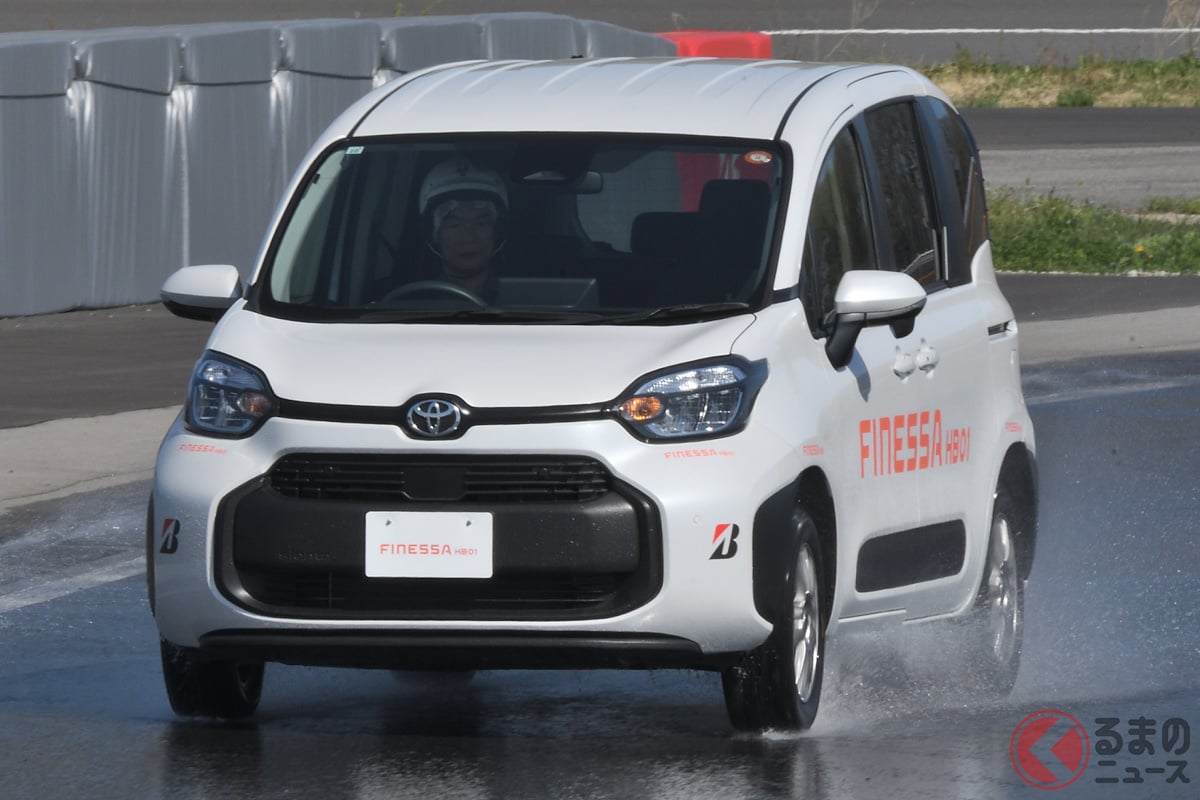 2026年1月に誕生したばかりの新ブランド「FINESSA(フィネッサ)」をウエット路面で試乗した
