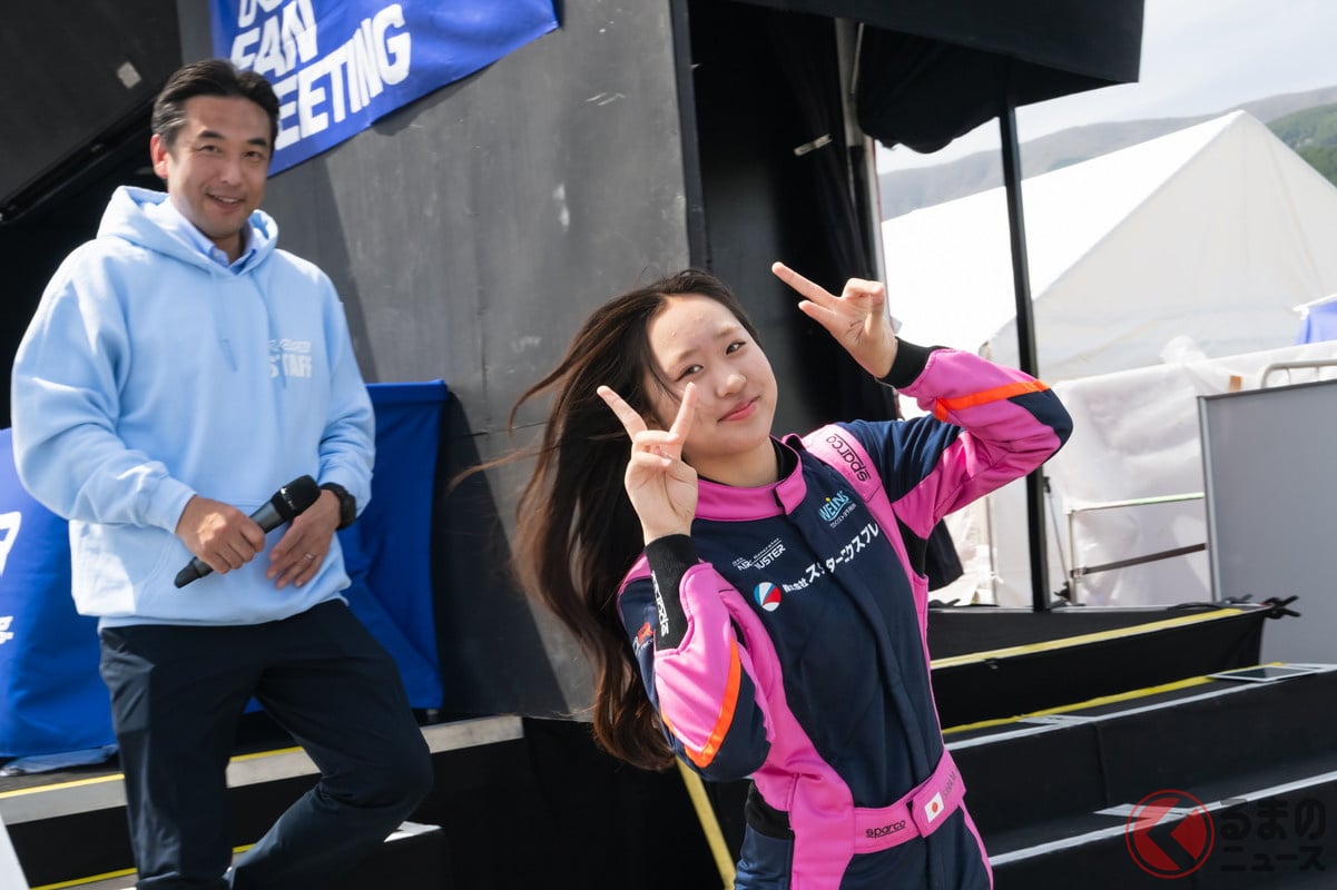 レイズ公式アンバサダーに就任した白幡勝広氏(左)と松井沙麗選手