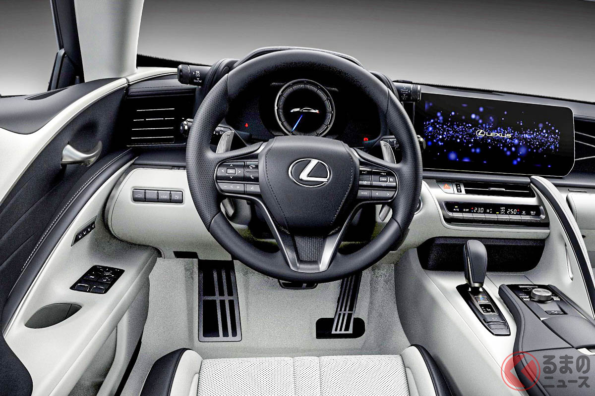 白い内装も良い!