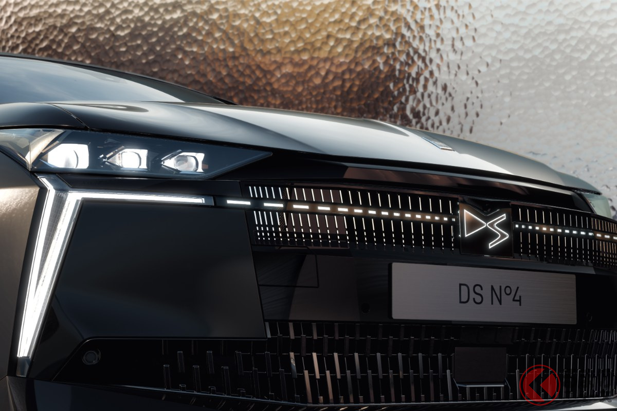 「DS 4」からネーミングとデザインを一新! 後継モデルとして登場したDS新型「No4」の美しすぎるハッチバックスタイル