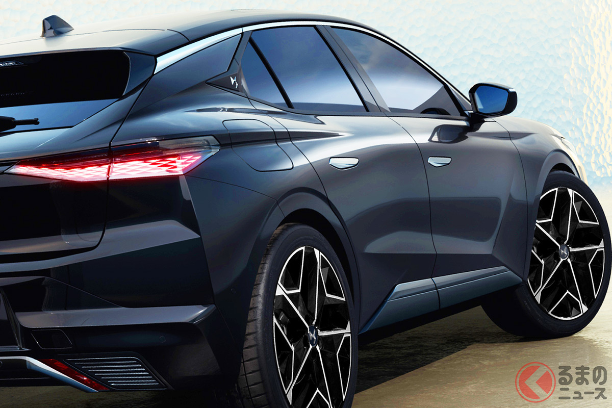 DS Automobiles Launches New "Compact" Luxury Hatchback No.4 in Japan: A Lexus UX Competitor with a Fuel-Efficient Turbo Engine