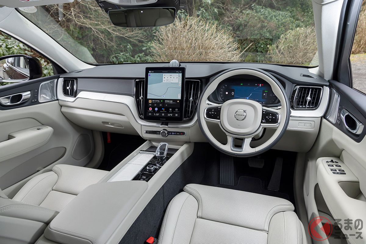 操作性を高めた11.2インチのセンターディスプレイを採用。XC60らしい洗練されたインテリア空間に仕上がっています