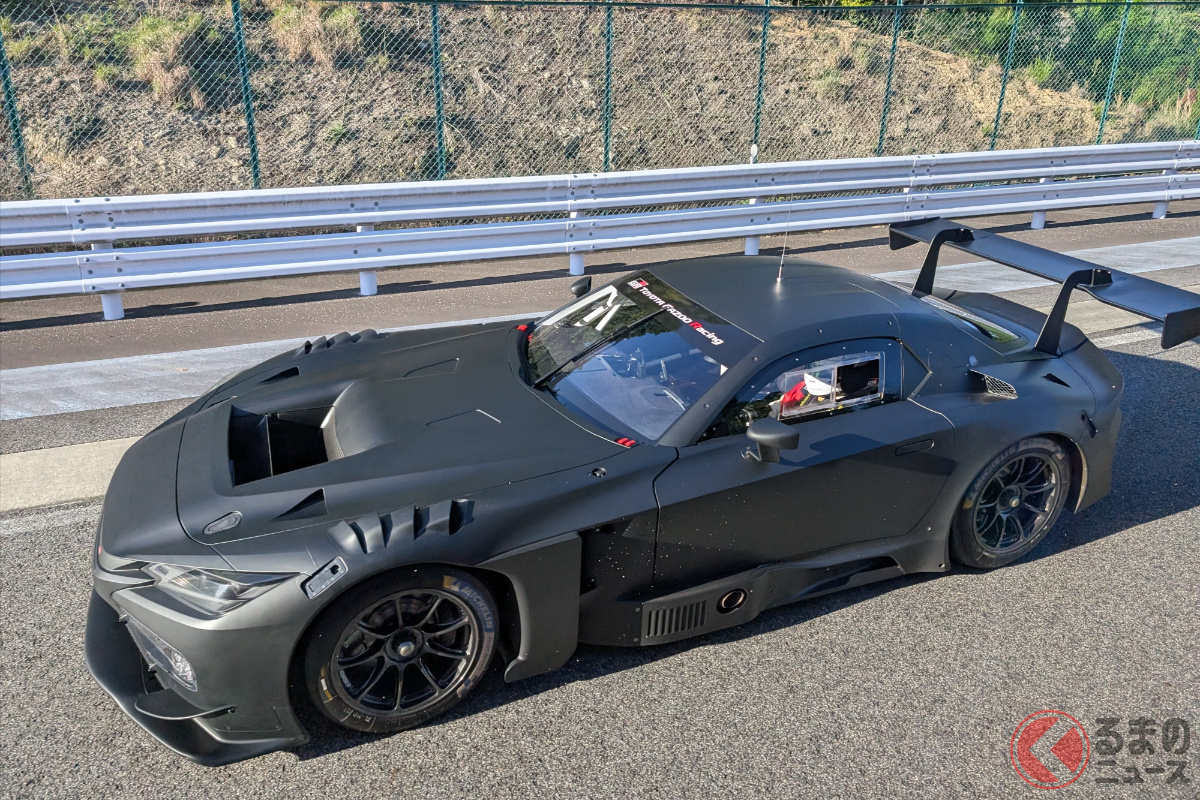第3周回路をバスで見学中、「GR GT3」が登場！