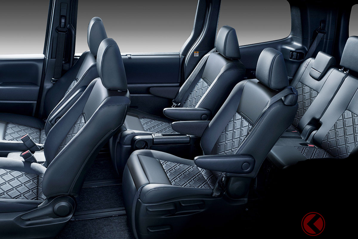 Toyota's Refreshed Voxy Minivan Arrives: Blacked-Out Design & Hybrid-Only Powertrain!