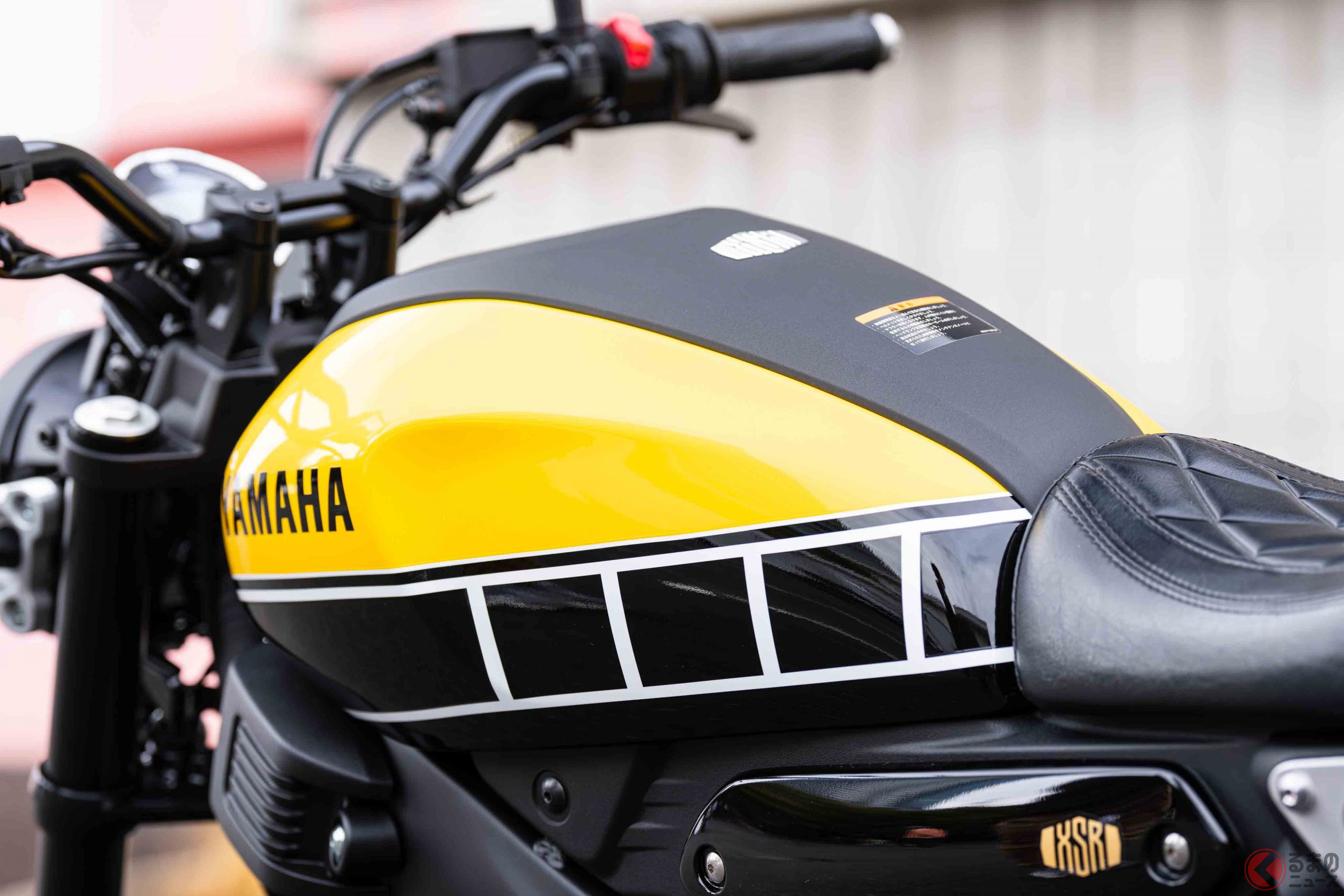 ヤマハ「XSR155/125」用の純正アクセサリー「タンクサイドカバー」