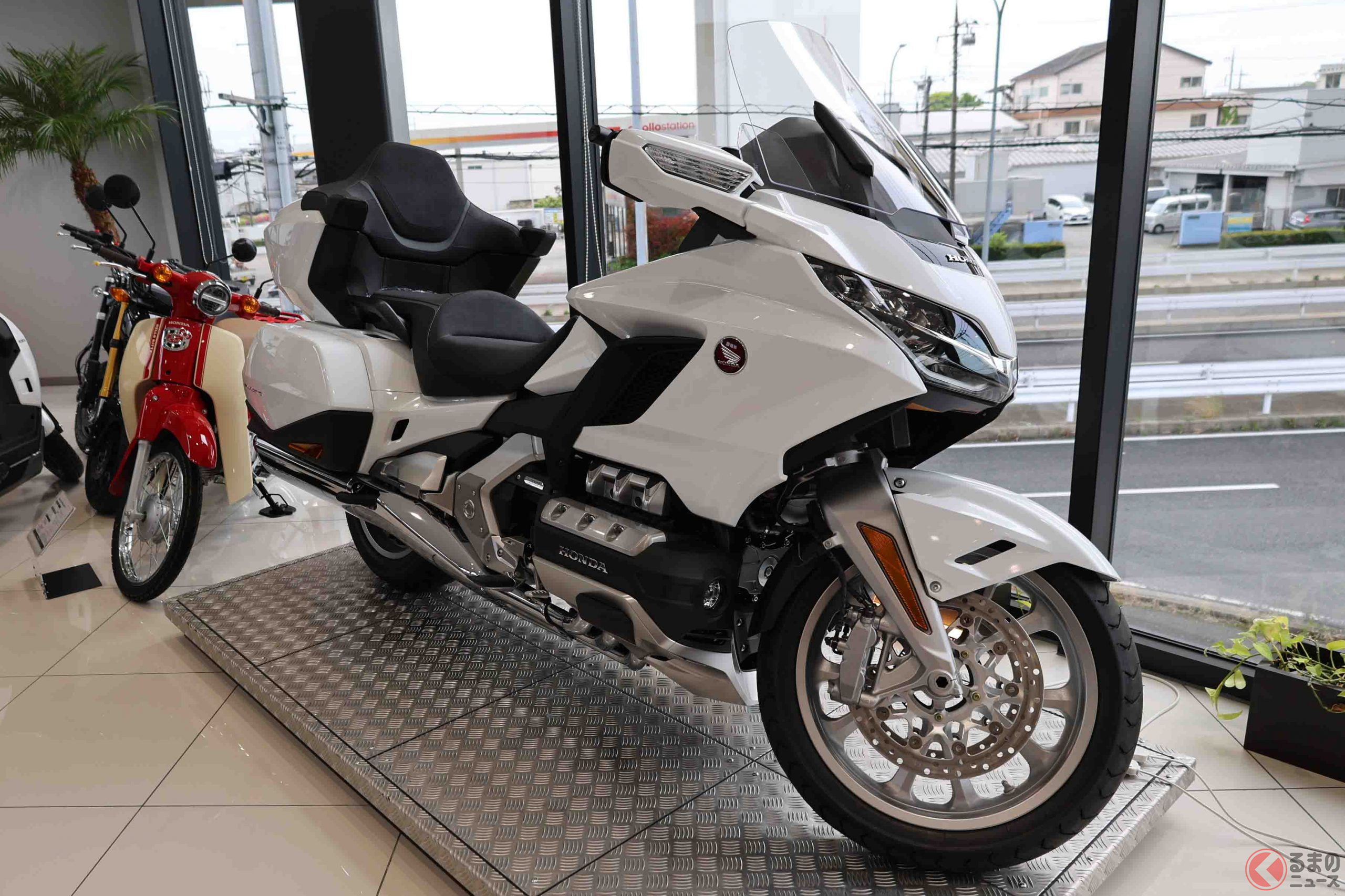ホンダ「ゴールドウイング ツアー」最新モデル人気のカラーは?