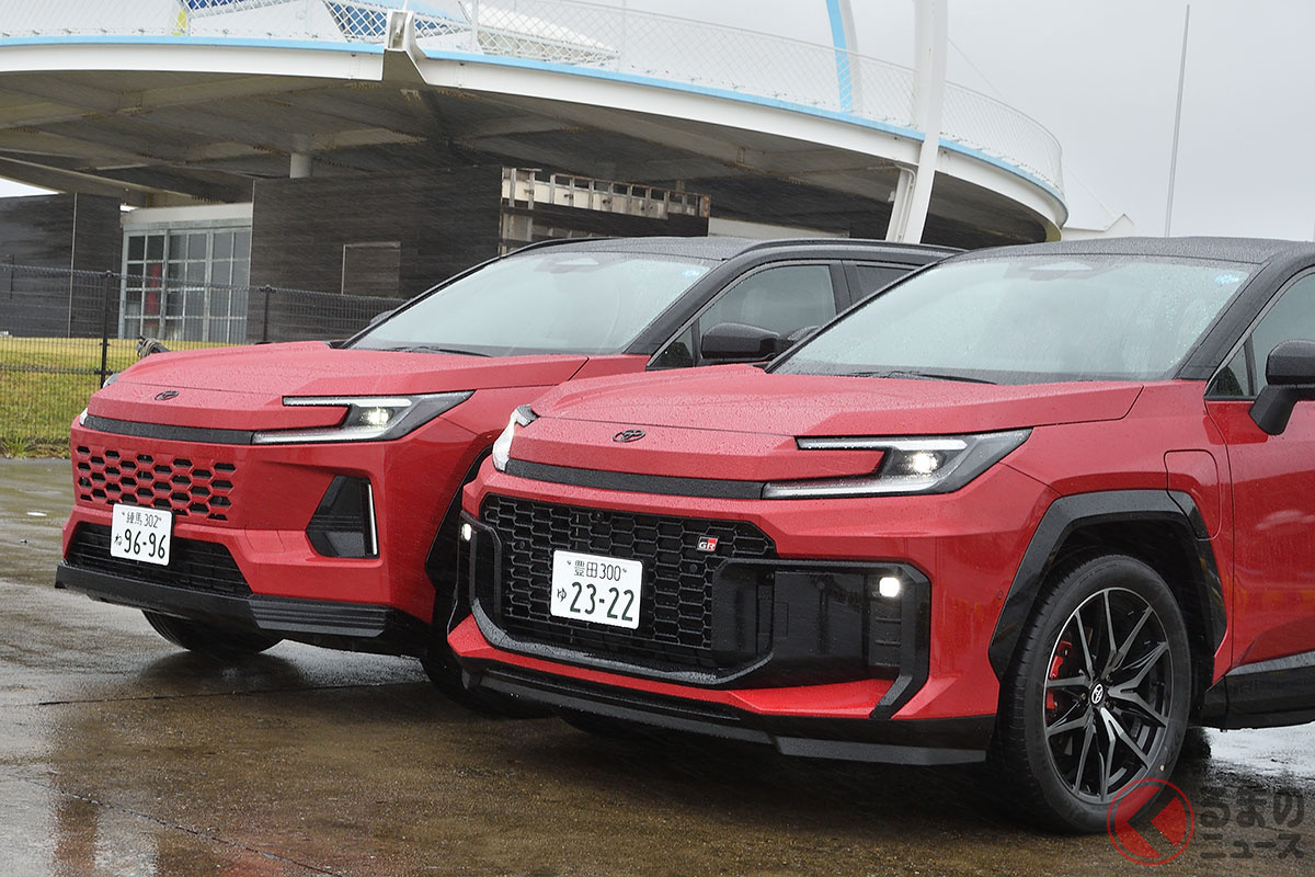 トヨタ「RAV4 GR SPORT」（右）