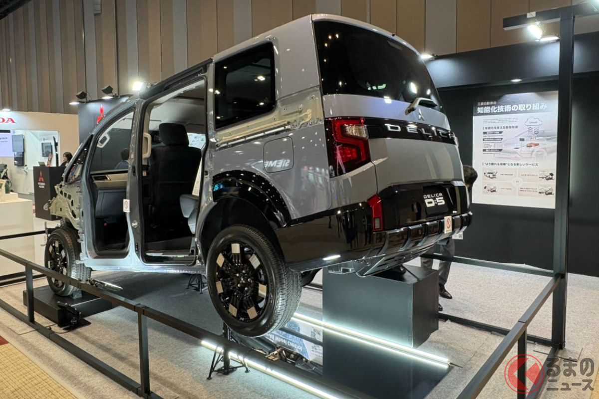 三菱 デリカ：D5の分解展示モデル