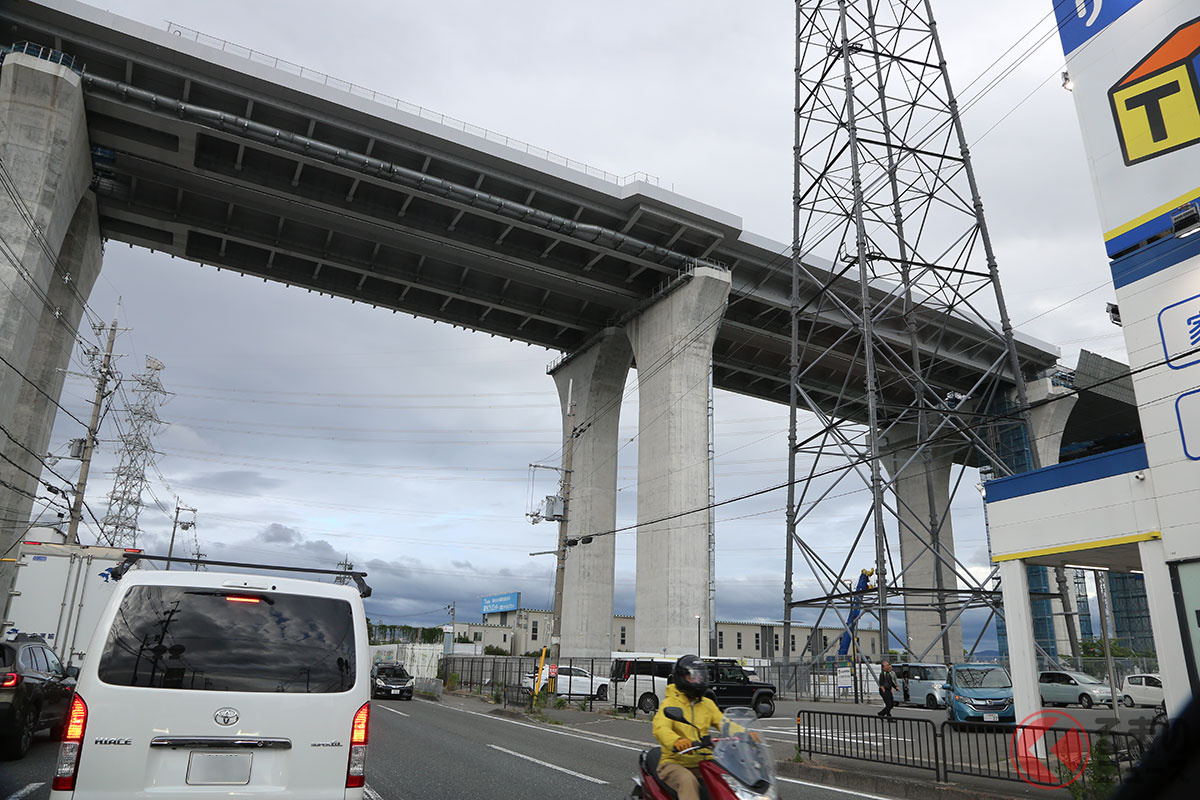 建設中の新名神の様子(画像:くるまのニュース編集部撮影)