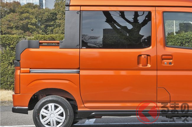 ダイハツの最新型「4人乗り軽トラ」がスゴい！ 電動