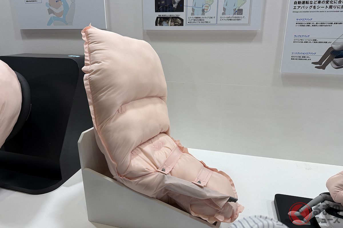 セーフティシステム製品の新たなラインナップである「新構造の前席センターエアバッグ」