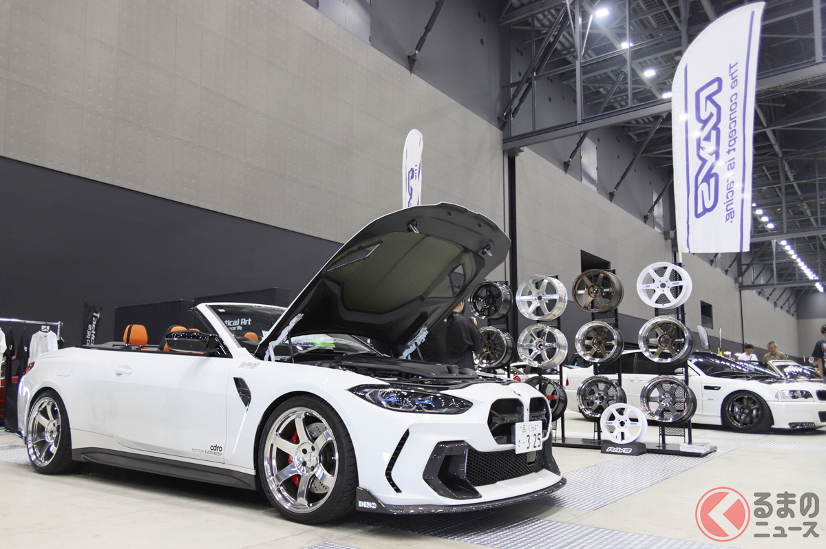 WEKFEST JAPAN 2026に出展したRAYSのブース。BMW・M4カブリオレや自社のホイールなどが展示された