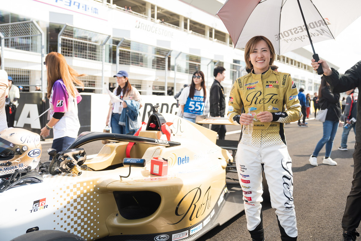 AIWINのマシンと三浦愛選手兼監督