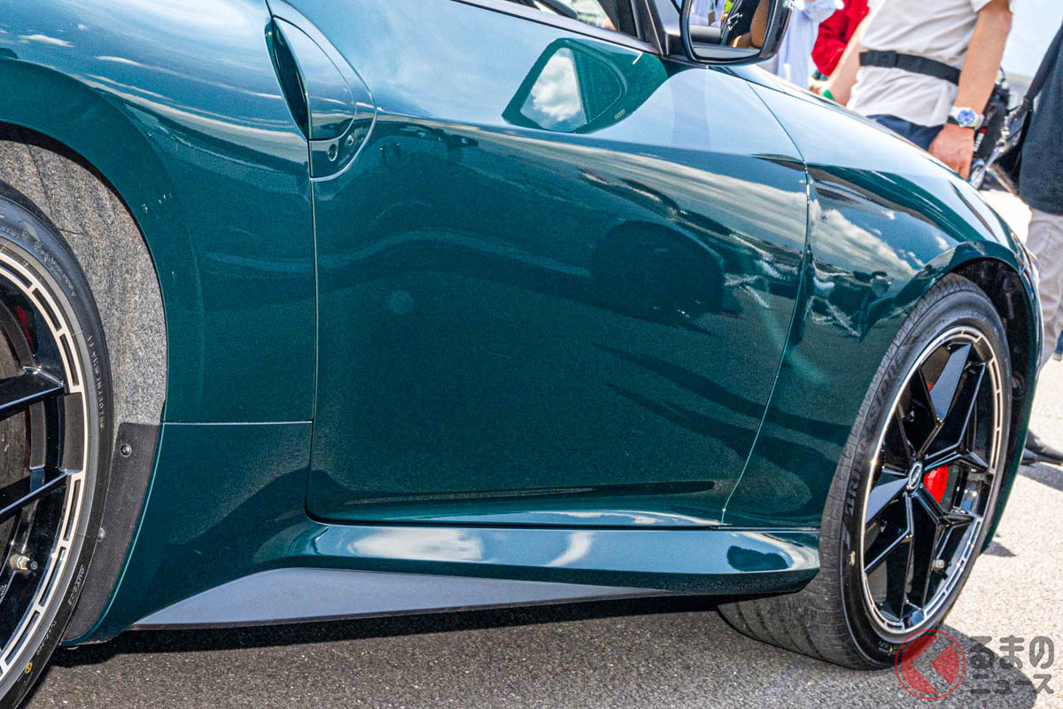 Nissan Teases Minor Change Fairlady Z with Retro Styling, High-Performance MT Model!