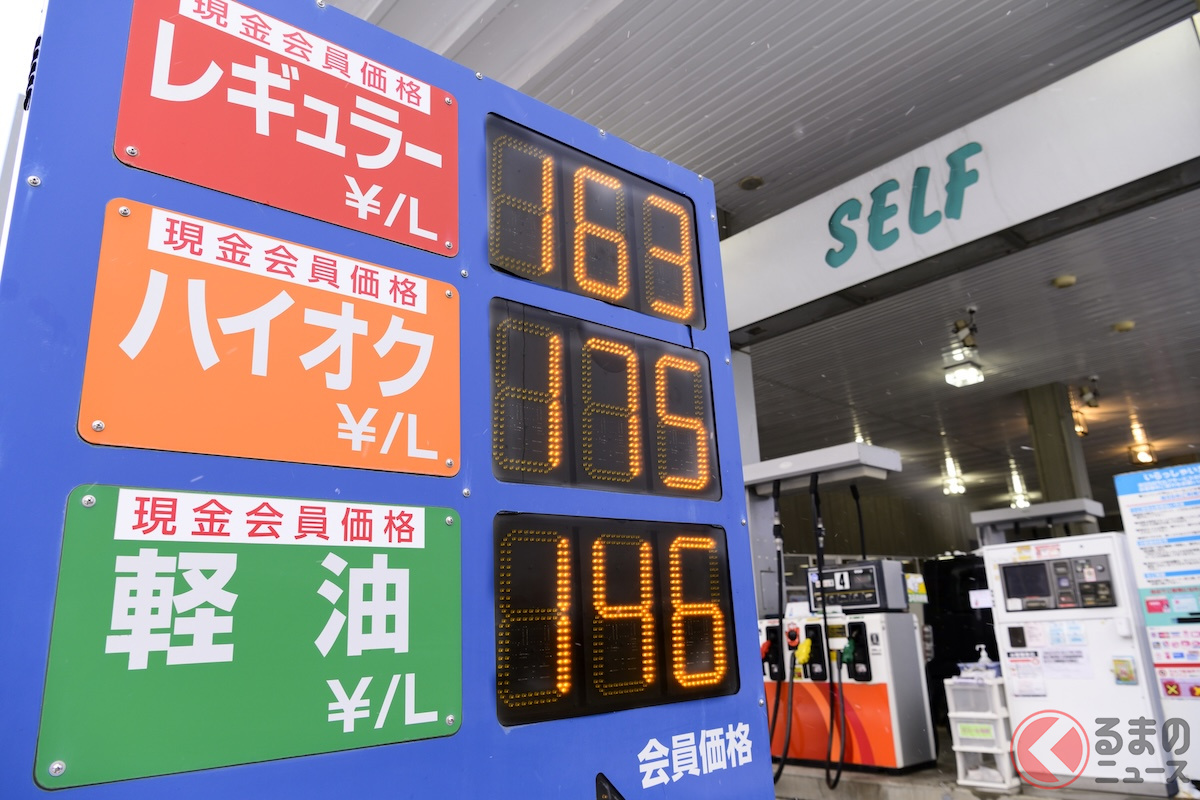 「SDカード」でガソリン代がお得になる!?(画像はイメージ、YsPhoto/PIXTA)