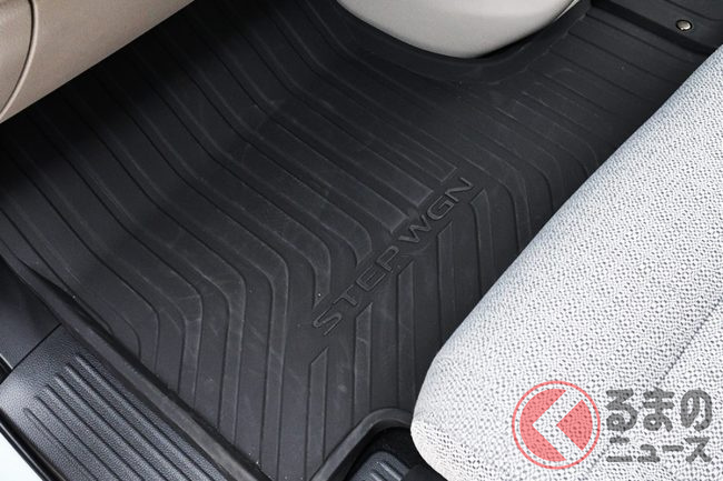 新車時の フロアマット 購入は今も定番 かつて定番オプションの装着率に変化ある ドアバイザーは需要で復活か くるまのニュース 新車時の フロアマット 購入は今も定番 かつて定番オプションの装着率に変化ある ドアバイザーは需要で復活か くるまのニュース