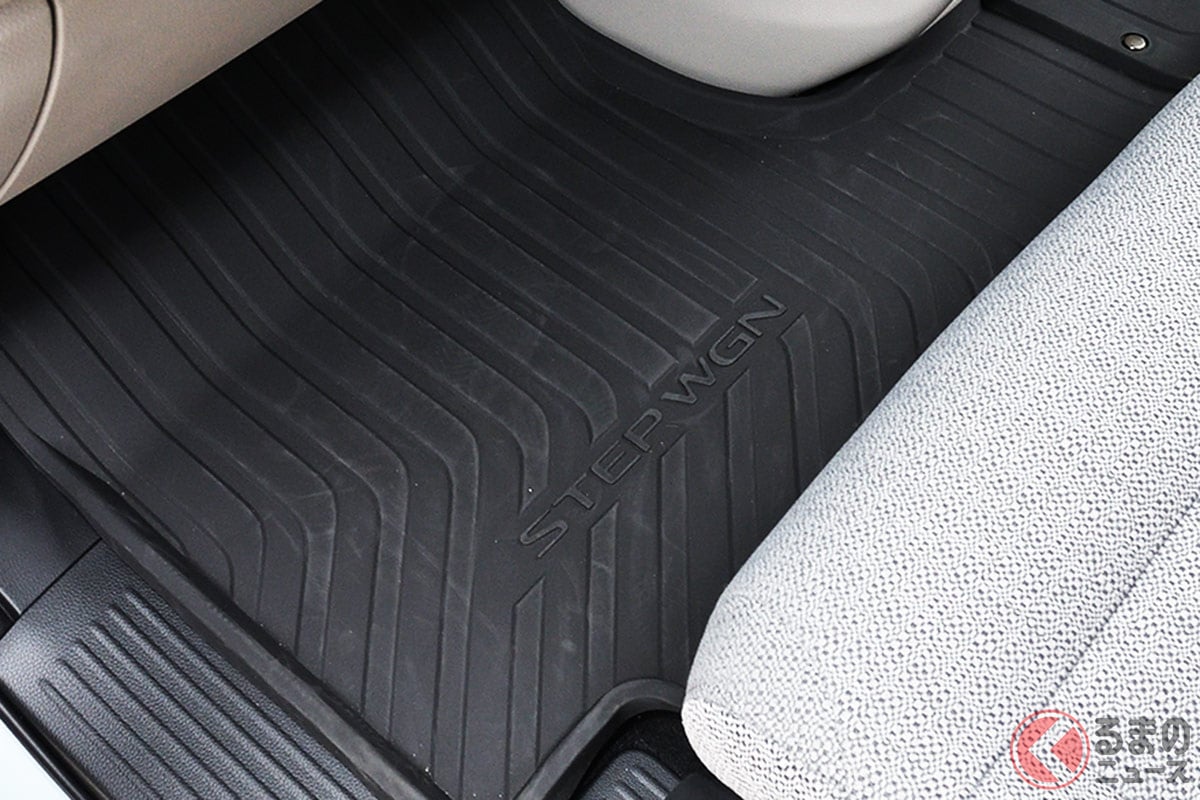 新車時の フロアマット 購入は今も定番 かつて定番オプションの装着率に変化ある ドアバイザーは需要で復活か くるまのニュース 新車時の フロアマット 購入は今も定番 かつて定番オプションの装着率に変化ある ドアバイザーは需要で復活か くるまのニュース