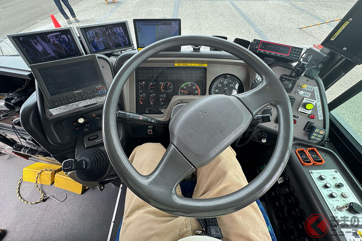 三菱ふそう「エアロキング」の運転席周り