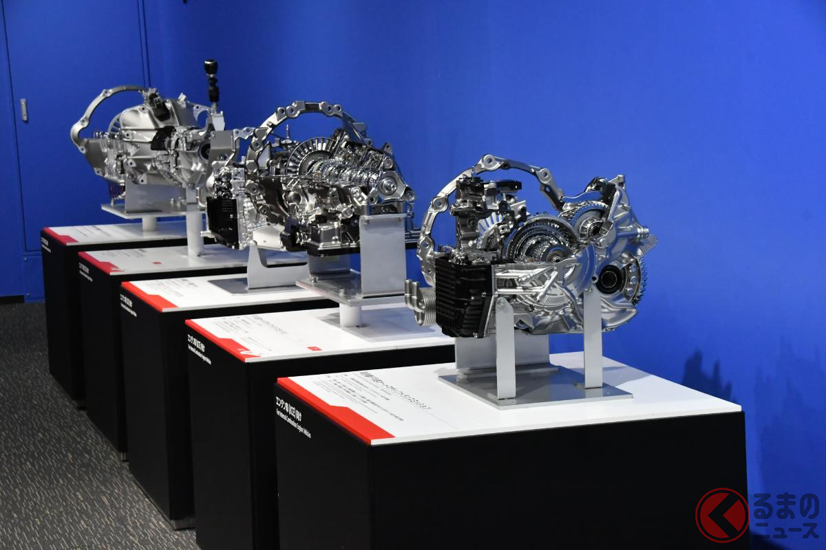2階には様々なトランスミッションの展示も