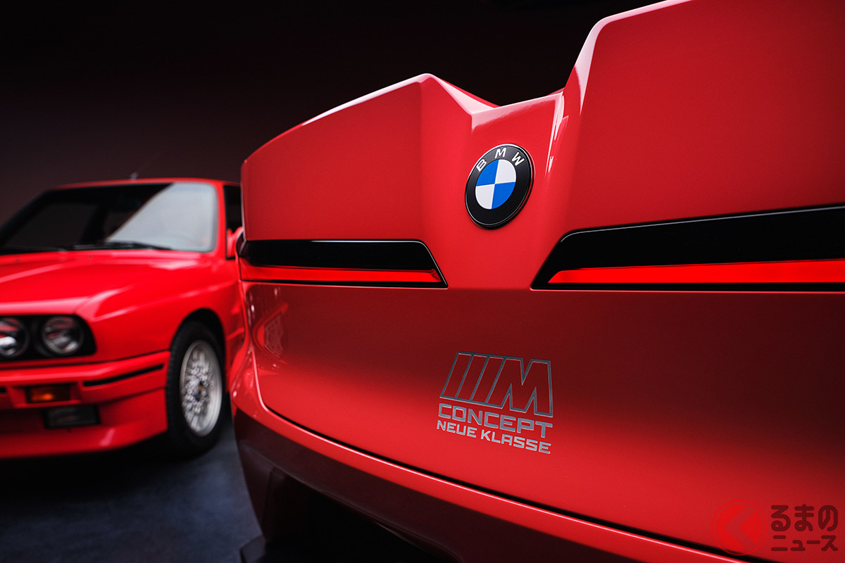 BMW Mの原点である初代M3（E30）と、次世代Mモデルのツーショット