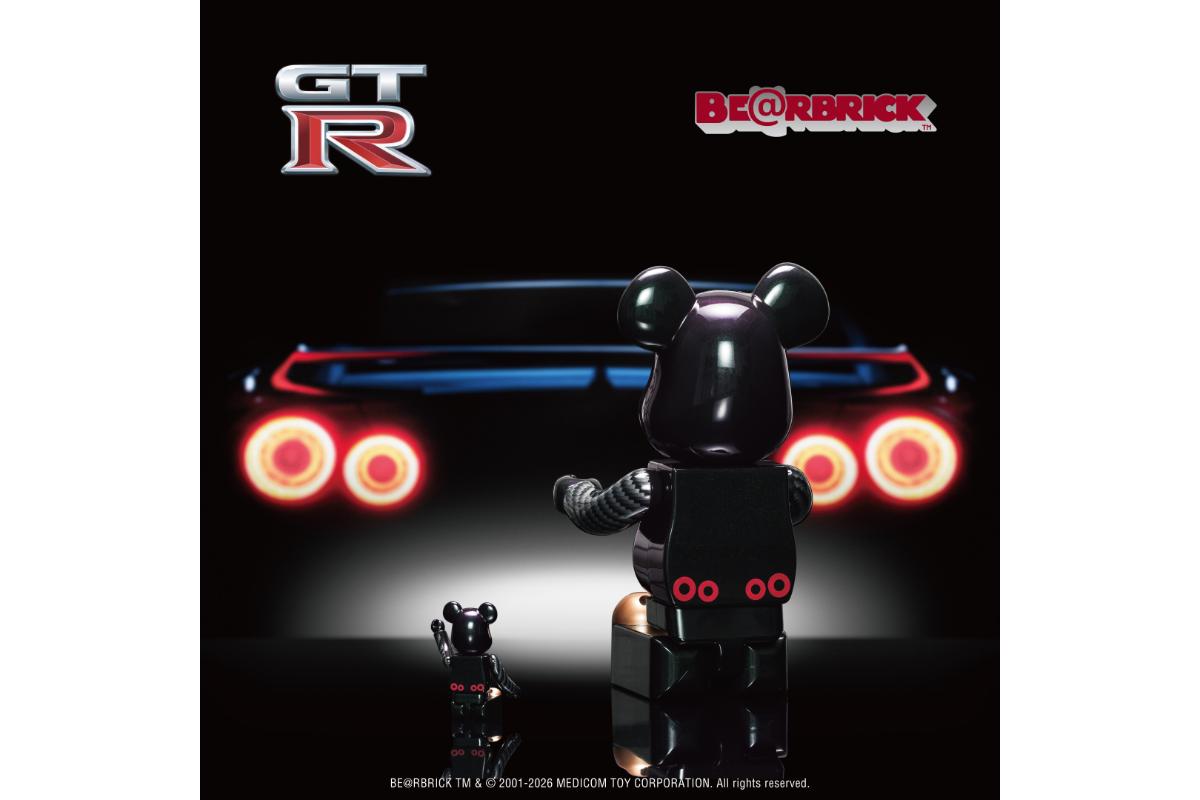 「NISSAN GT-R BE@RBRICK 100% & 400%」Copyright (c) NISSAN MOTOR CO., LTD. All rights reserved. BE@RBRICK TM &(c) 2001-2026 MEDICOM TOY CORPORATION. All rights reserved.