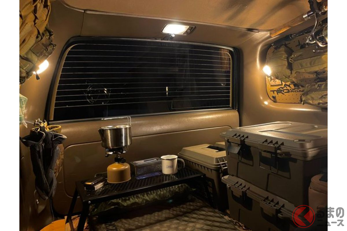 ハイラックスサーフはバックドアのリアウインドウが開閉するため開ければ開放的な空間にもなる(画像提供:ゆしゅけさん)